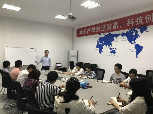 成为顾问式销售，豪门国际
在路上…